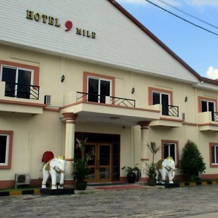 Hotel 9 Mile Yangon Exteriör bild