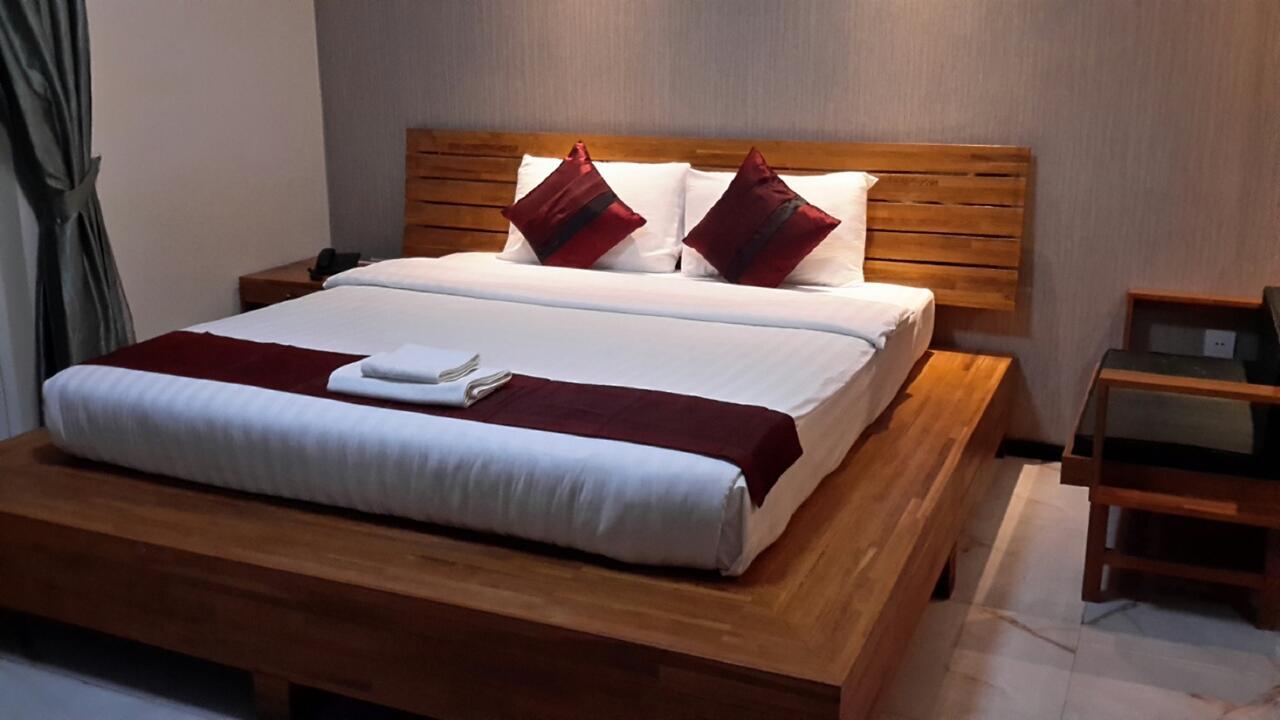 Hotel 9 Mile Yangon Exteriör bild