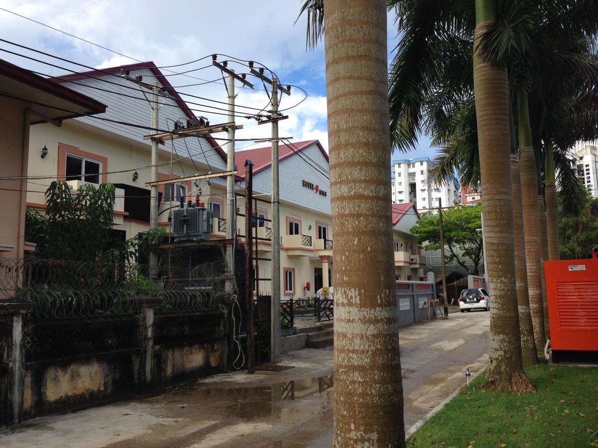 Hotel 9 Mile Yangon Exteriör bild