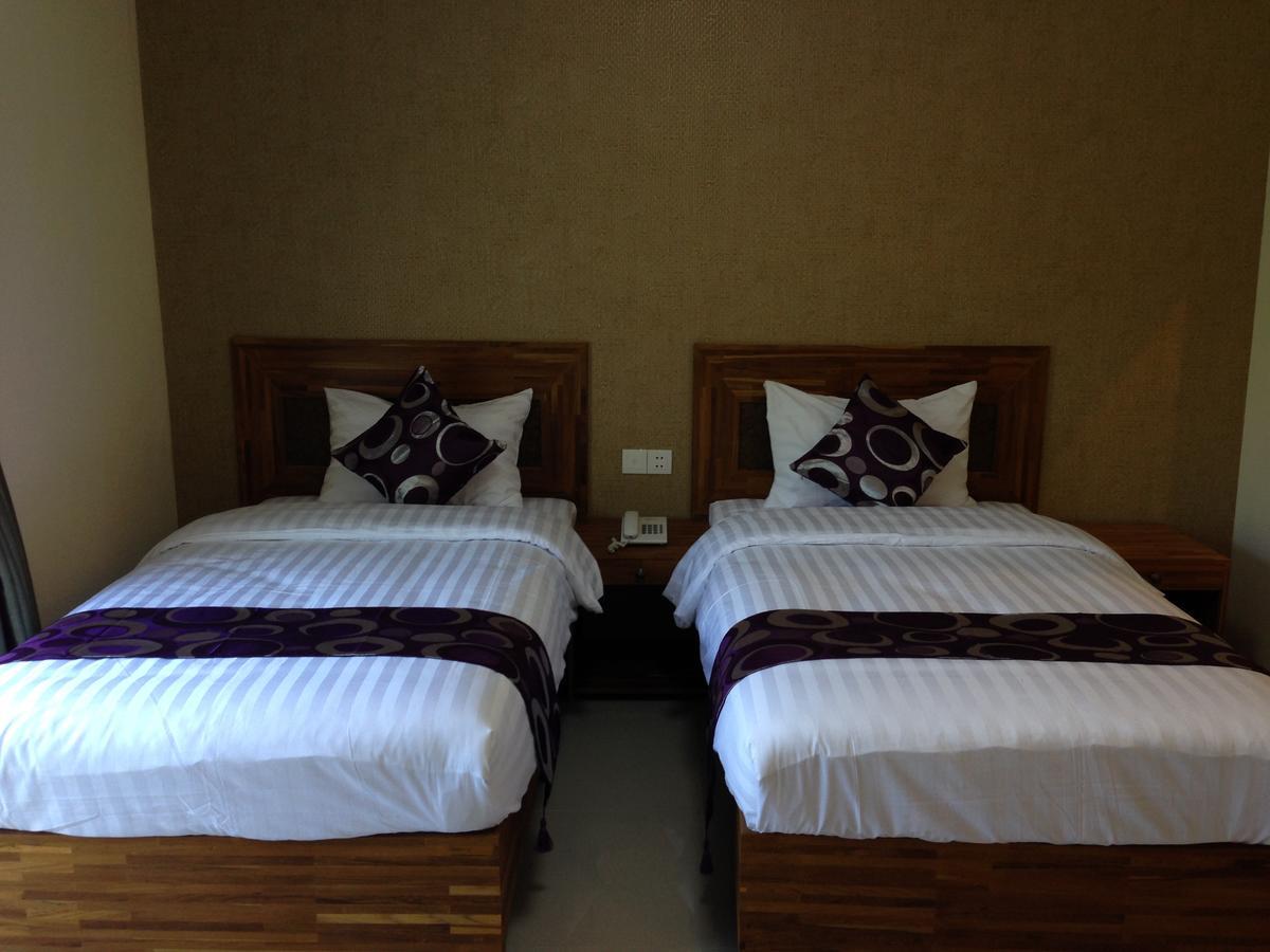 Hotel 9 Mile Yangon Exteriör bild